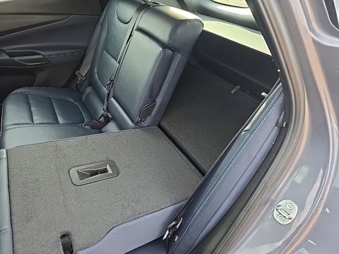 Used 2022 Chevrolet Bolt EUV LT w/ Convenience Package image 19