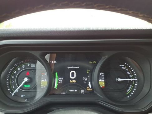 Used 2024 Jeep Wrangler Unlimited AWD/4WD image 30