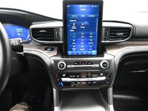 Used 2020 Ford Explorer Platinum w/ Premium Technology Package AWD/4WD image 14