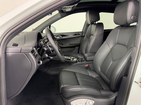 New 2026 Porsche Macan image 5