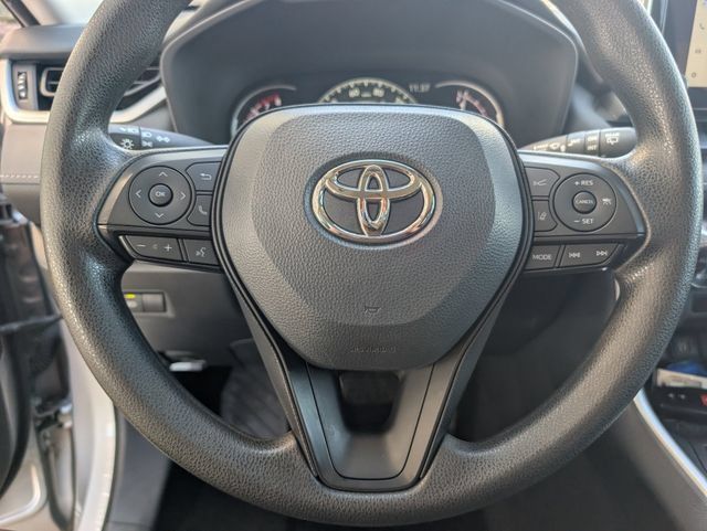 Used 2025 Toyota RAV4 XLE AWD/4WD image 12