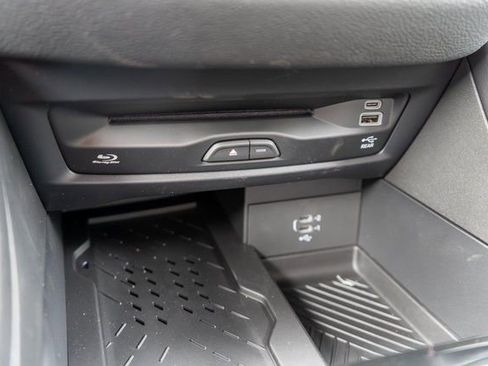 New 2026 Chrysler Pacifica Limited w/ Uconnect Theater Family Group FWD image 22