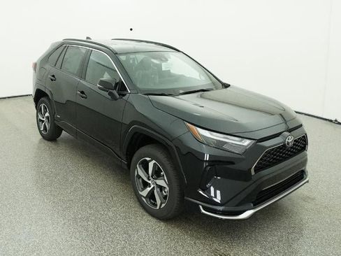 New 2025 Toyota RAV4 SE image 13