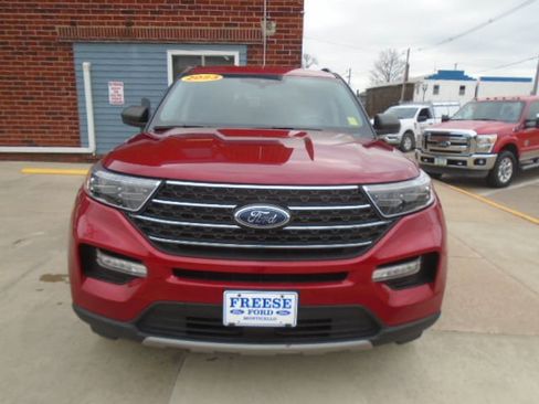 Used 2023 Ford Explorer XLT w/ Equipment Group 202A AWD/4WD image 14