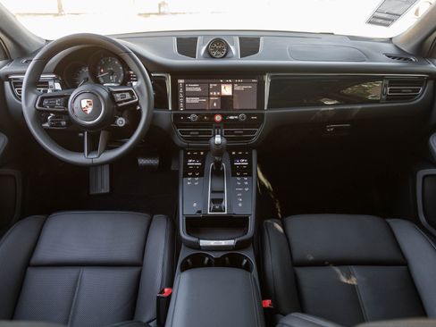 New 2026 Porsche Macan image 12