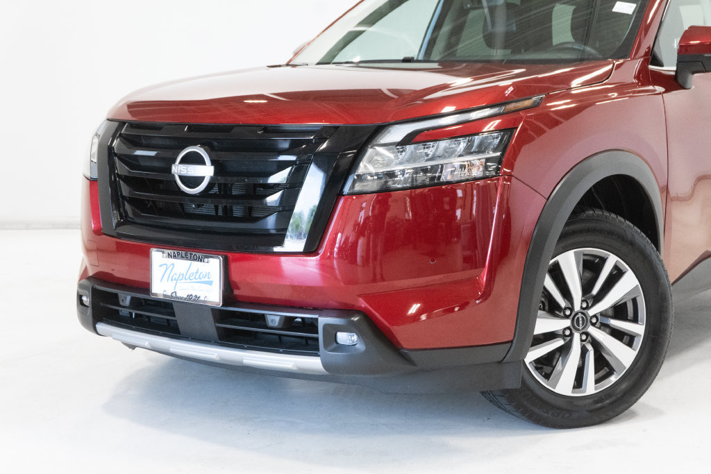 Used 2023 Nissan Pathfinder SL w/ Lighting Package (N92) AWD/4WD image 2