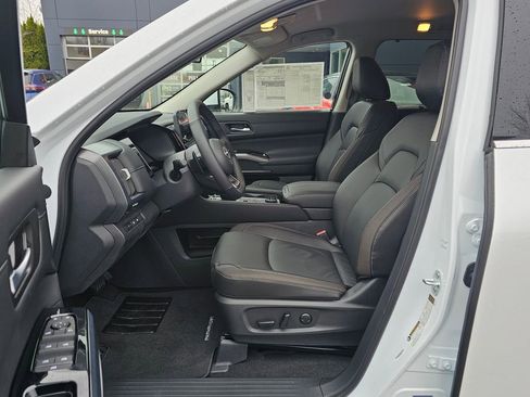 New 2025 Nissan Pathfinder SL image 16