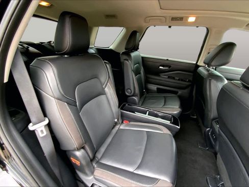 Used 2023 Nissan Pathfinder SL w/ SL Premium Package FWD image 18