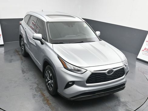 Used 2020 Toyota Highlander XLE image 10