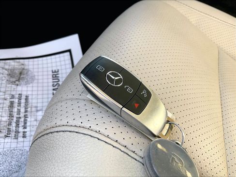 Used 2021 Mercedes-Benz GLE 350 4MATIC image 12