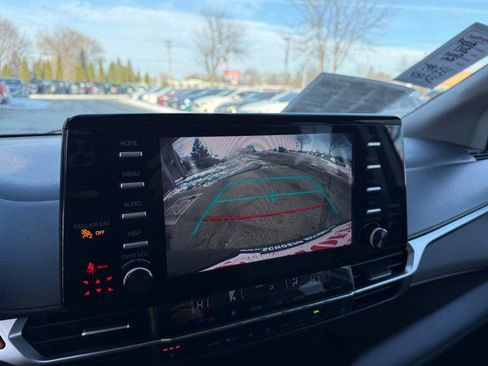 Used 2021 Toyota Sienna XLE image 28