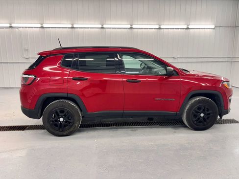 Used 2018 Jeep Compass Sport w/ Cold Weather Group FWD image 9