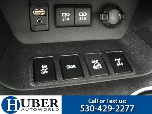 Used 2017 Toyota Highlander Limited AWD/4WD image 10