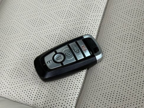 Used 2020 Ford Explorer Platinum w/ Premium Technology Package image 60