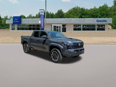 Used 2024 Toyota Tacoma TRD Sport w/ TRD Sport Upgrade Package AWD/4WD image 5