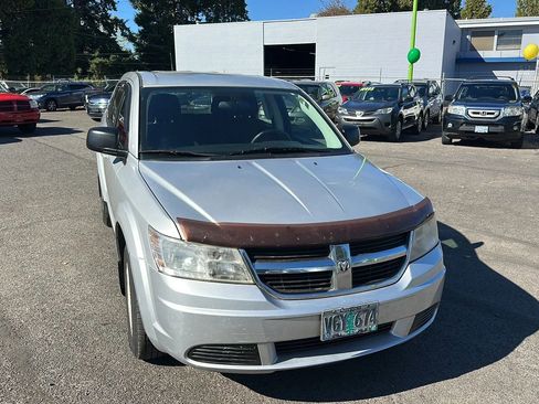Used 2010 Dodge Journey SE image 1