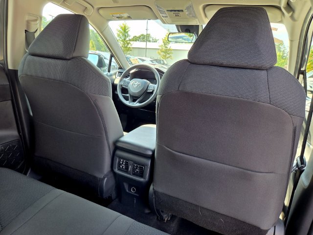 Used 2024 Toyota RAV4 LE FWD image 17