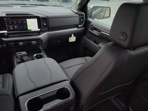 New 2026 GMC Sierra 1500 SLT RWD image 17