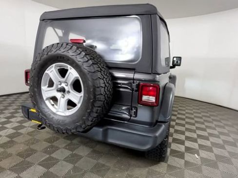 Used 2019 Jeep Wrangler Sport AWD/4WD image 5