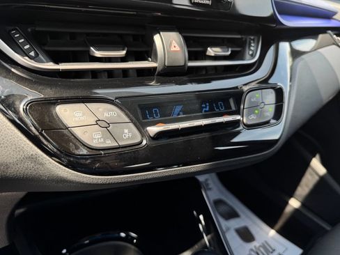 Used 2021 Toyota C-HR XLE FWD image 31