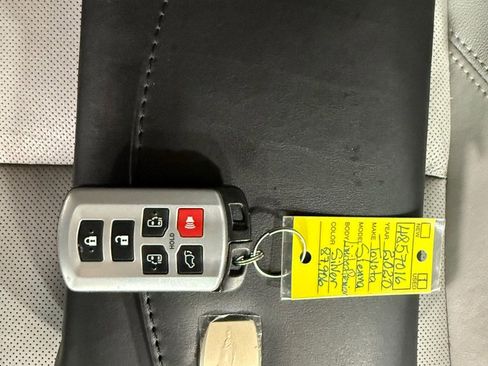 Used 2020 Toyota Sienna Limited Premium image 31