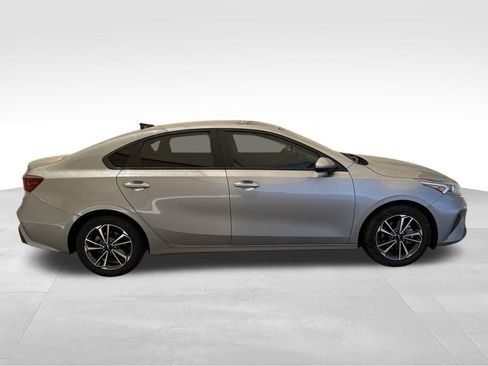 Used 2023 Kia Forte LXS FWD image 4