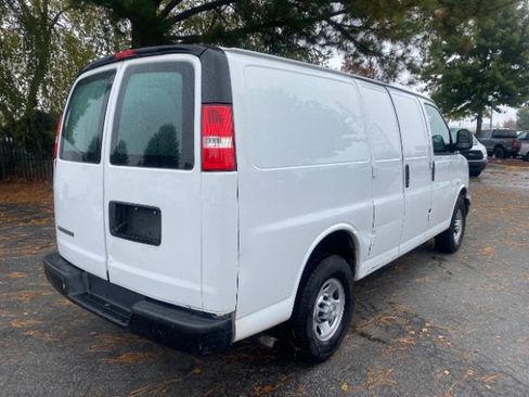 Used 2018 Chevrolet Express 2500 image 7