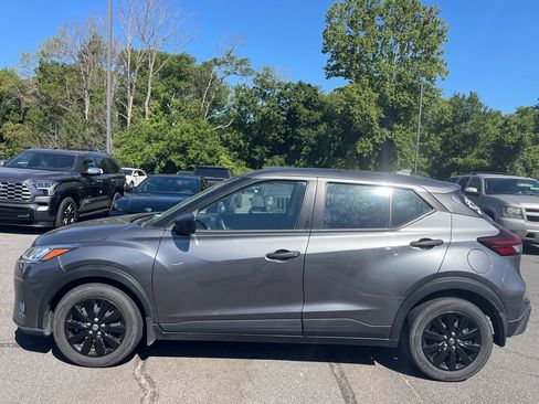 Used 2021 Nissan Kicks S FWD image 2