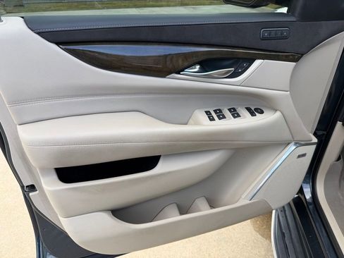 Used 2019 Cadillac Escalade Premium Luxury image 15