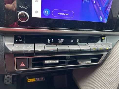 Used 2025 Toyota Camry SE FWD image 27