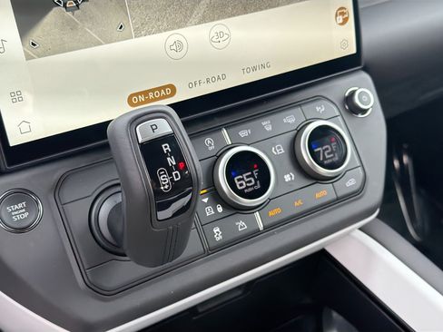 New 2026 Land Rover Defender 110 X-Dynamic SE AWD/4WD image 34