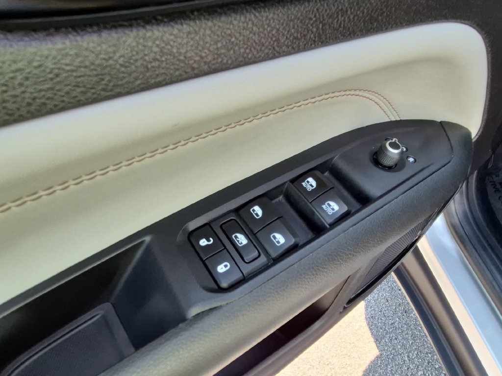 Used 2025 Jeep Compass Limited AWD/4WD image 13