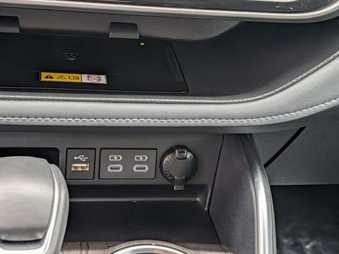 Used 2024 Toyota Highlander Limited FWD image 18