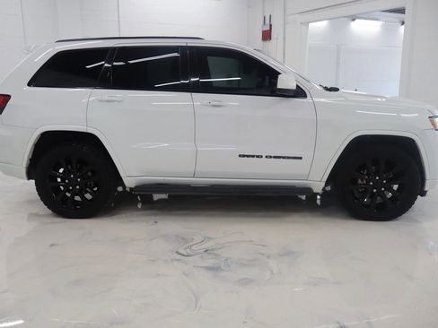 Used 2017 Jeep Grand Cherokee Altitude AWD/4WD image 8