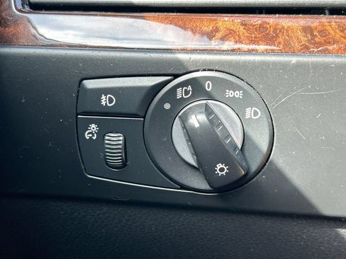 Used 2010 BMW 528i Sedan RWD image 21