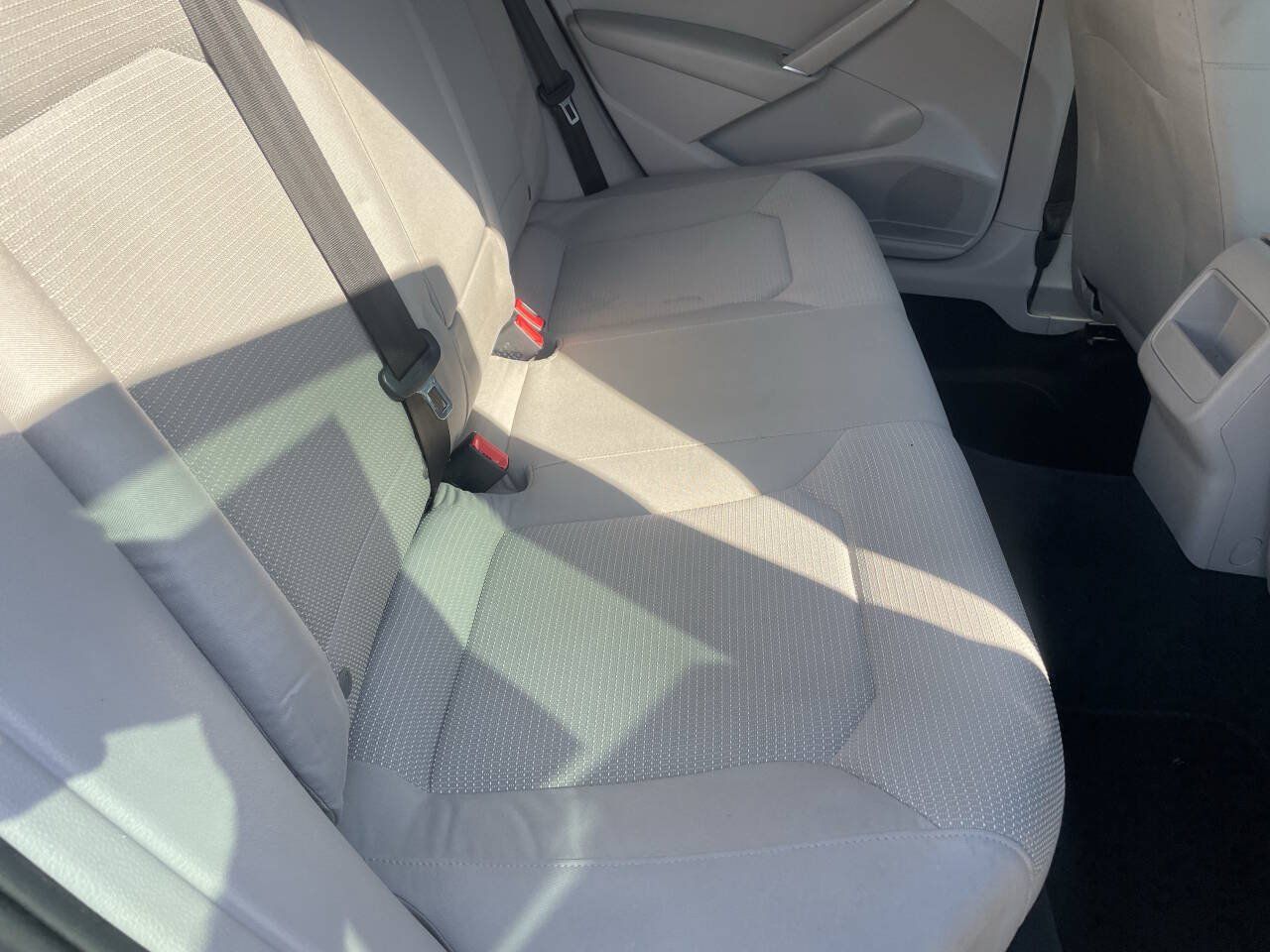 Used 2018 Volkswagen Passat 2.0T S FWD image 15