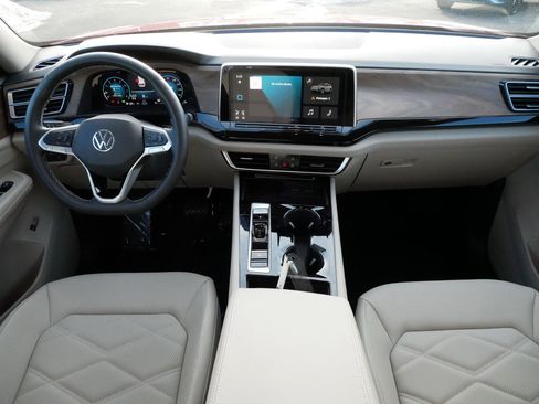 Certified 2024 Volkswagen Atlas SE image 10