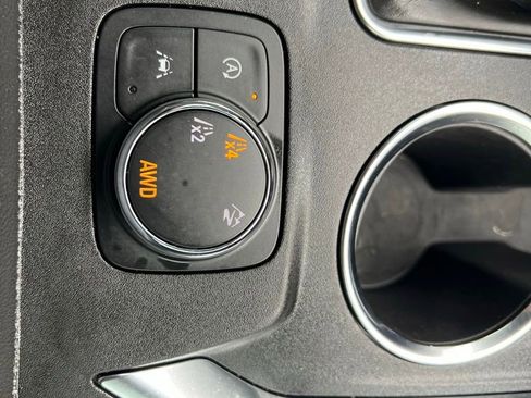 Used 2023 Chevrolet Traverse LT AWD/4WD image 39