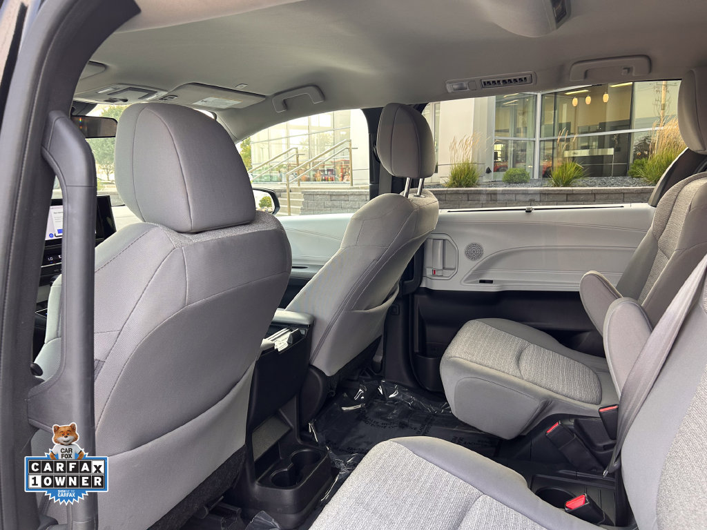 Used 2025 Toyota Sienna LE FWD image 14