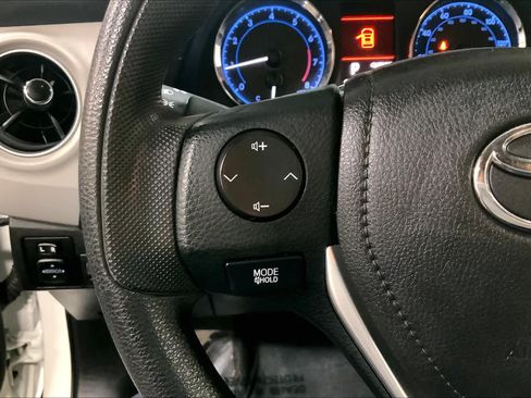 Used 2018 Toyota Corolla LE FWD image 24