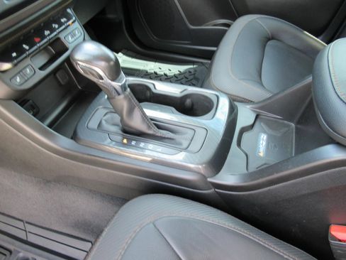 Used 2022 GMC Canyon AT4 AWD/4WD image 17