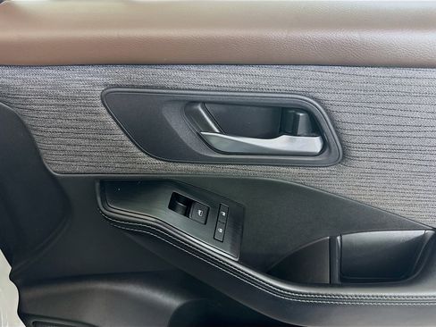 Used 2023 Nissan Rogue SV image 31