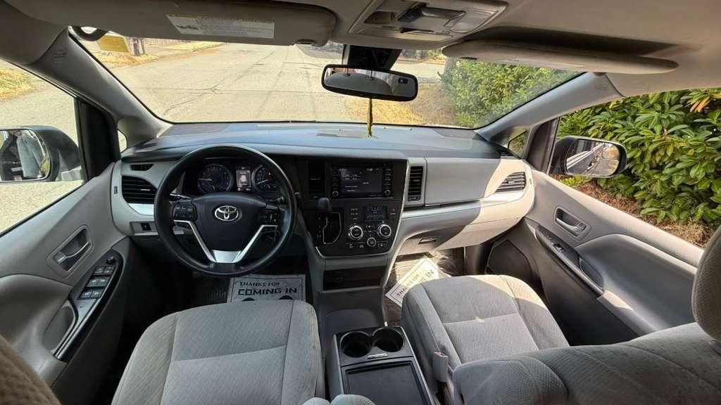 Used 2018 Toyota Sienna LE FWD image 4