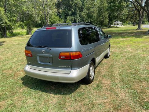 Used 1999 Toyota Sienna LE image 22