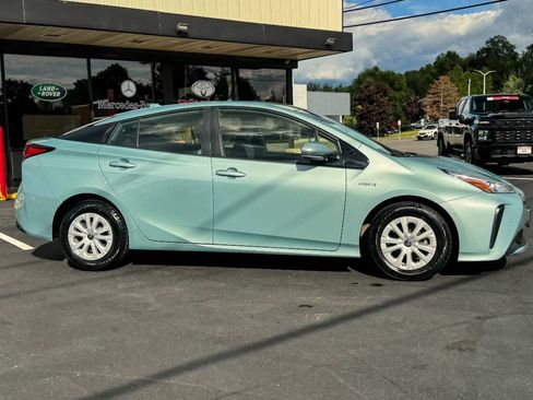 Used 2019 Toyota Prius LE FWD image 3