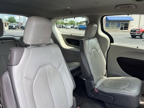 Used 2017 Chrysler Pacifica Touring-L Plus w/ Advanced Safetytec Group image 38