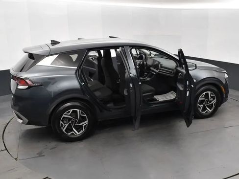 Used 2025 Kia Sportage LX FWD image 6