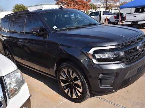 Used 2023 Ford Expedition Limited image 5