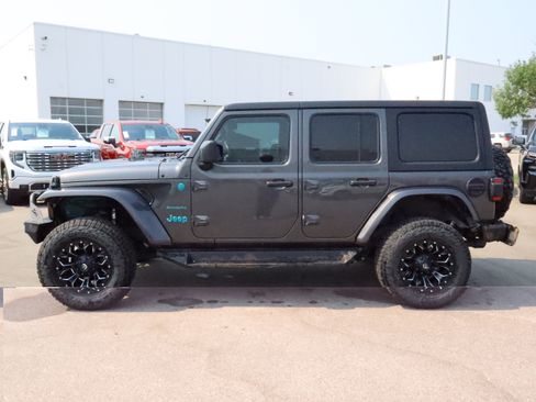 Used 2019 Jeep Wrangler Unlimited Sahara AWD/4WD image 4