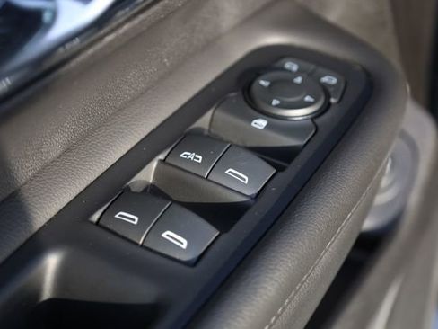 Used 2024 GMC Terrain SLT image 15